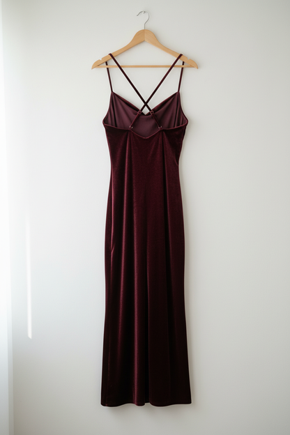 Back view 3 – open back and crossing strap detail